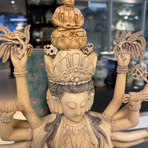 A fine and large Chinese carved ivory figure of Avalokitesvara, 19th C. — 照片 19
