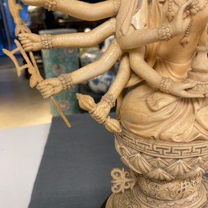 A fine and large Chinese carved ivory figure of Avalokitesvara, 19th C. — 照片 22