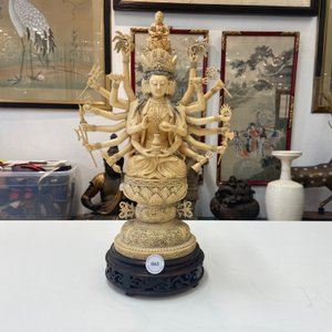 A fine and large Chinese carved ivory figure of Avalokitesvara, 19th C. — 照片 7