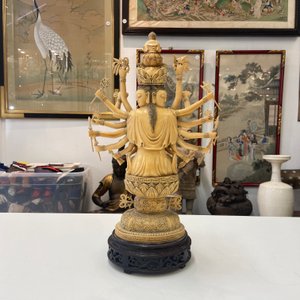 A fine and large Chinese carved ivory figure of Avalokitesvara, 19th C. — 照片 9