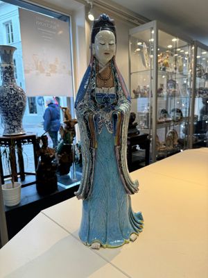 A fine and large Chinese famille rose Guanyin, Jiaqing — photo 1