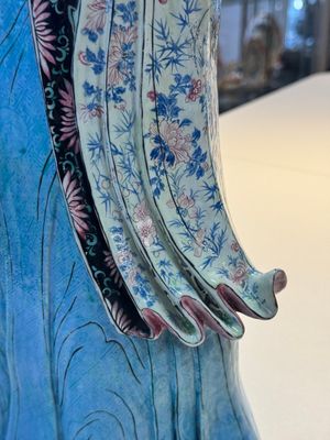 A fine and large Chinese famille rose Guanyin, Jiaqing — photo 12