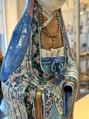 A fine and large Chinese famille rose Guanyin, Jiaqing — photo 7