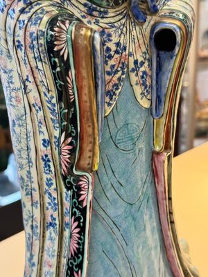 A fine and large Chinese famille rose Guanyin, Jiaqing — photo 8