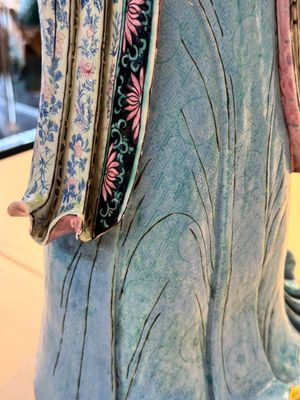 A fine and large Chinese famille rose Guanyin, Jiaqing — photo 9