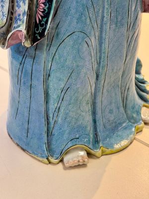 A fine and large Chinese famille rose Guanyin, Jiaqing — photo 10