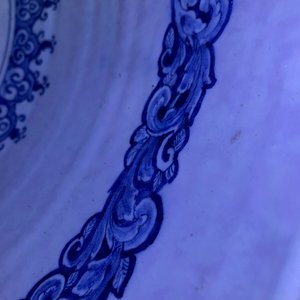 A fine and large Dutch Delft blue and white 'maritime subject' bowl depicting Atlas, 18th C. — 照片 18