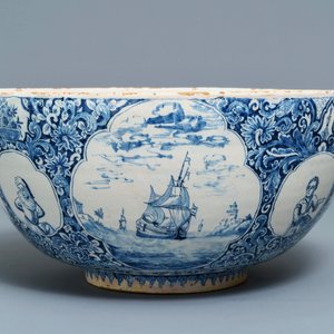 A fine and large Dutch Delft blue and white 'maritime subject' bowl depicting Atlas, 18th C. — 照片 4