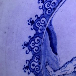 A fine and large Dutch Delft blue and white 'maritime subject' bowl depicting Atlas, 18th C. — 照片 10