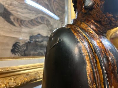 A fine and large Japanese gilt-lacquered wooden sculpture of a Buddha Shaka, Edo — photo 13