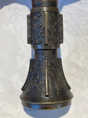 A fine and rare Chinese bronze vase with floral design in the style of Hu Wenming 胡文明, 'gu 觚', Ming — photo 8