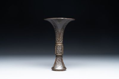 A fine and rare Chinese bronze vase with floral design in the style of Hu Wenming 胡文明, 'gu 觚', Ming