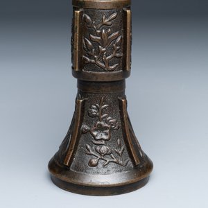 A fine and rare Chinese bronze vase with floral design in the style of Hu Wenming 胡文明, 'gu 觚', Ming — photo 9