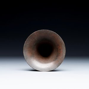 A fine and rare Chinese bronze vase with floral design in the style of Hu Wenming 胡文明, 'gu 觚', Ming — photo 10