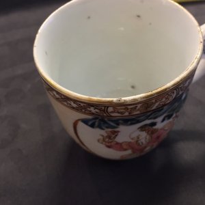 A fine and rare Chinese famille rose cup and saucer and a matching handled cup, Yongzheng — 照片 16