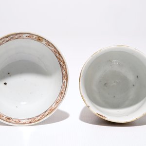A fine and rare Chinese famille rose cup and saucer and a matching handled cup, Yongzheng — 照片 8