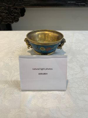 A fine and rare Chinese gilt cloisonné tripod censer with floral design and 'luduan' handles, Jingtai mark, 17th C. — photo 1