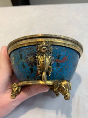 A fine and rare Chinese gilt cloisonné tripod censer with floral design and 'luduan' handles, Jingtai mark, 17th C. — photo 11