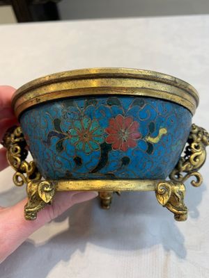 A fine and rare Chinese gilt cloisonné tripod censer with floral design and 'luduan' handles, Jingtai mark, 17th C. — photo 13