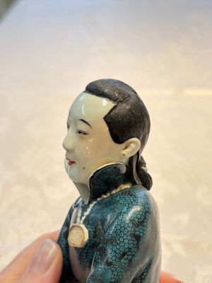 A fine and rare Chinese polychrome figure of a lady, Ye Yunhong Zhi 葉運紅製 mark, Republic — foto 12