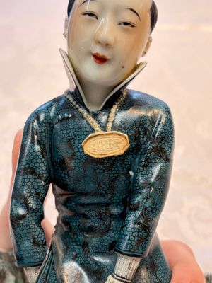 A fine and rare Chinese polychrome figure of a lady, Ye Yunhong Zhi 葉運紅製 mark, Republic — foto 8