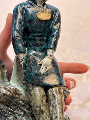 A fine and rare Chinese polychrome figure of a lady, Ye Yunhong Zhi 葉運紅製 mark, Republic — foto 9