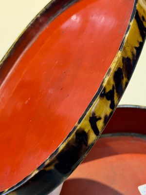 A fine and rare Chinese tortoiseshell-veneered and red-lacquered oval box and cover, signed Wang Wenzhi 王文治, Qianlong mark and of the period — photo 29