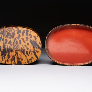 A fine and rare Chinese tortoiseshell-veneered and red-lacquered oval box and cover, signed Wang Wenzhi 王文治, Qianlong mark and of the period — photo 5