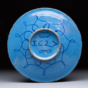A fine and rare Italian maiolica 'Fortified Townscape' plate, Venice, dated 1627 — photo 2