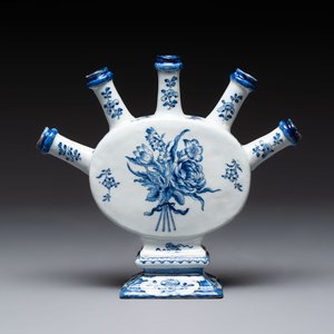 A fine and unusual blue and white Dutch Delft tulip vase, 18th C. — photo 3