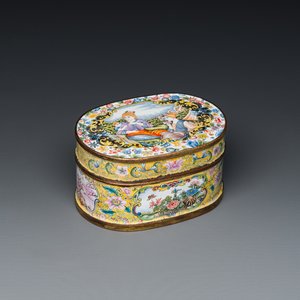 A fine Beijing enamel oval snuff box and cover with European ladies, Qianlong mark and probably of the period — photo 1