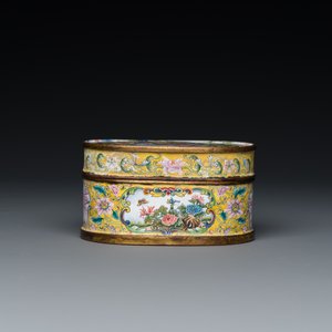 A fine Beijing enamel oval snuff box and cover with European ladies, Qianlong mark and probably of the period — photo 5