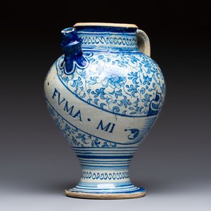 A fine blue and white Antwerp maiolica wet drug jar, 16th C. — 照片 2