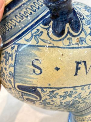 A fine blue and white Antwerp maiolica wet drug jar, 16th C. — photo 12