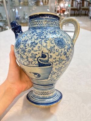 A fine blue and white Antwerp maiolica wet drug jar, 16th C. — photo 3