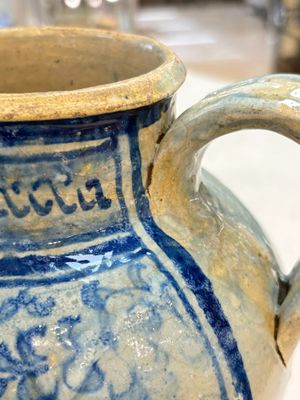 A fine blue and white Antwerp maiolica wet drug jar, 16th C. — photo 7