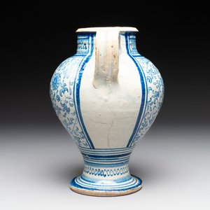 A fine blue and white Antwerp maiolica wet drug jar, 16th C. — photo 3