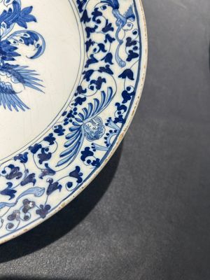 A fine blue and white armorial dish, Verstraeten workshop, Haarlem, ca. 1650-1660 — photo 2