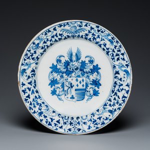 A fine blue and white armorial dish, Verstraeten workshop, Haarlem, ca. 1650-1660 — photo 1