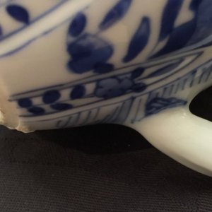 A fine blue and white Chinese teapot and cover with gilt silver mount, Kangxi — 照片 11