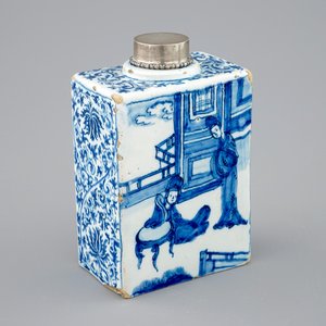 A fine blue and white Dutch Delft chinoiserie tea caddy, Kangxi style, ca. 1700 — photo 1