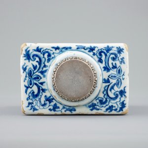 A fine blue and white Dutch Delft chinoiserie tea caddy, Kangxi style, ca. 1700 — photo 7