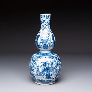 A fine blue and white Dutch Delft double gourd Kangxi-style chinoiserie vase, early 18th C. — 照片 1