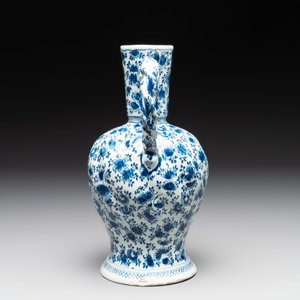 A fine blue and white Dutch Delft ewer with twisted rope handle, ca. 1700 — photo 4