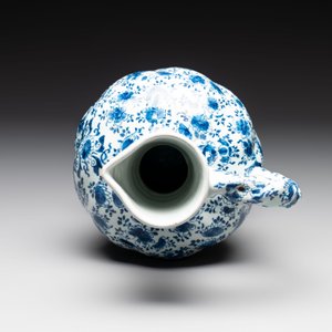 A fine blue and white Dutch Delft ewer with twisted rope handle, ca. 1700 — photo 5