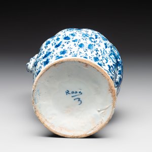 A fine blue and white Dutch Delft ewer with twisted rope handle, ca. 1700 — photo 6