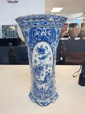 A fine blue and white Dutch Delft five-piece chinoiserie garniture — photo 1