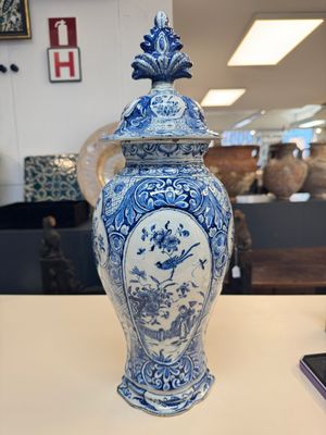 A fine blue and white Dutch Delft five-piece chinoiserie garniture — photo 108