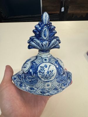 A fine blue and white Dutch Delft five-piece chinoiserie garniture — photo 109