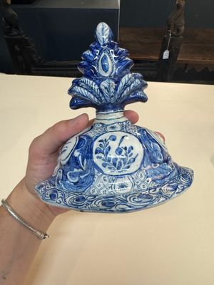 A fine blue and white Dutch Delft five-piece chinoiserie garniture — photo 115